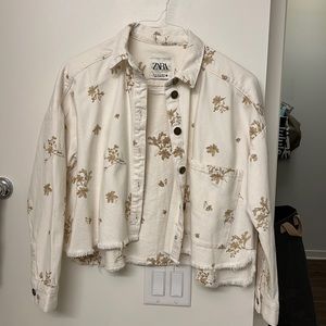 * NEVER WORN * Zara embroidered jean jacket